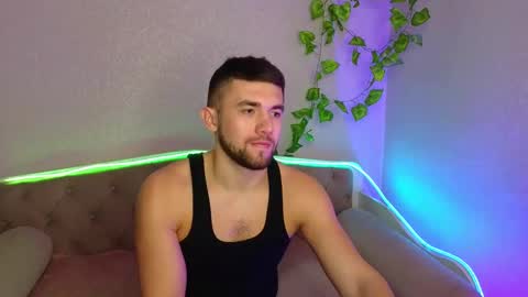Snapshot of paradisepleasure_ chatting on 6, 3, 2025 Allie Alex Thumbs up if you like us online show from 6, 3, 2025