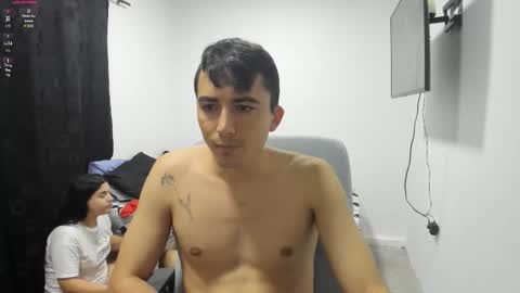 pareja_curiosa19 online show from 15, 12, 2025