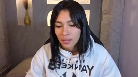 Snapshot of paris_b_ chatting on 13, 11, 2025 paris online show from 13, 11, 2025