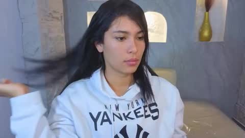 Snapshot of paris_b_ chatting on 15, 11, 2025 paris online show from 15, 11, 2025