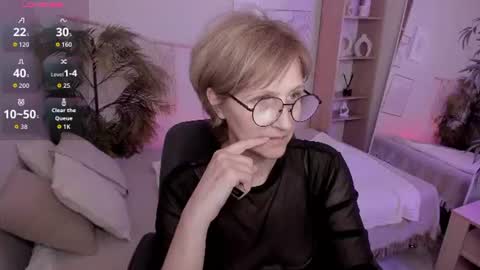Snapshot of paris_cherry chatting on 9, 7, 2026 Paris online show from 9, 7, 2026