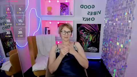 Snapshot of paris_cherry chatting on 29, 7, 2026 Paris online show from 29, 7, 2026