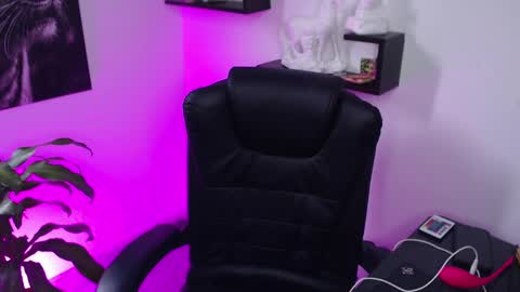 Paris D angelo online show from 25, 2, 2025