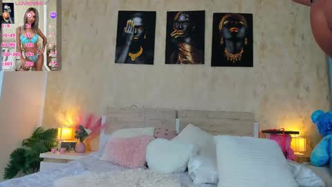 Paris online show from 4, 3, 2025