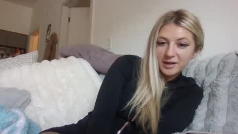 Snapshot of parisbaby2000 chatting on 12, 9, 2025 parisbaby2000 online show from 12, 9, 2025