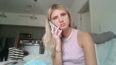 Snapshot of parisbaby2000 chatting on 15, 9, 2025 parisbaby2000 online show from 15, 9, 2025