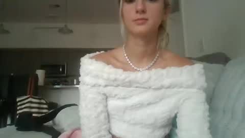 Snapshot of parisbaby2000 chatting on 17, 9, 2025 parisbaby2000 online show from 17, 9, 2025