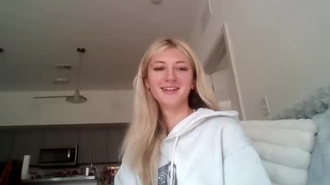 Snapshot of parisbaby2000 chatting on 1, 10, 2025 parisbaby2000 online show from 1, 10, 2025