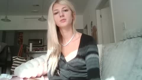Snapshot of parisbaby2000 chatting on 2, 10, 2025 parisbaby2000 online show from 2, 10, 2025