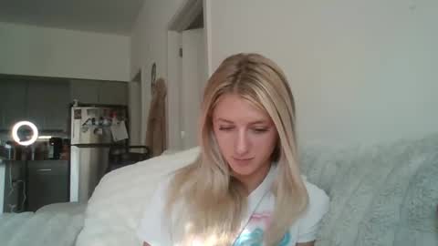 Snapshot of parisbaby2000 chatting on 6, 10, 2025 parisbaby2000 online show from 6, 10, 2025
