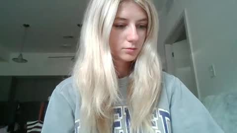 Snapshot of parisbaby2000 chatting on 7, 10, 2025 parisbaby2000 online show from 7, 10, 2025