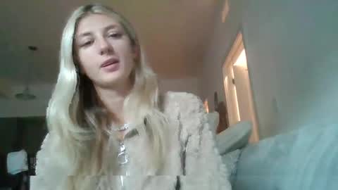 Snapshot of parisbaby2000 chatting on 8, 10, 2025 parisbaby2000 online show from 8, 10, 2025
