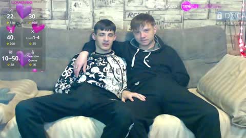 Max tall dark-haired guy with tattoos and Phil blond-haired online show from 21, 5, 2026