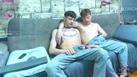 Max tall dark-haired guy with tattoos and Phil blond-haired online show from 3, 6, 2026