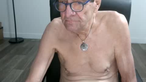 Snapshot of pastelito76 chatting on 14, 12, 2025 Bob online show from 14, 12, 2025