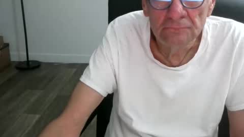 Snapshot of pastelito76 chatting on 19, 12, 2025 Bob online show from 19, 12, 2025