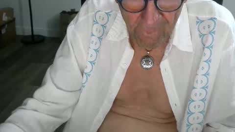 Snapshot of pastelito76 chatting on 21, 12, 2025 Bob online show from 21, 12, 2025