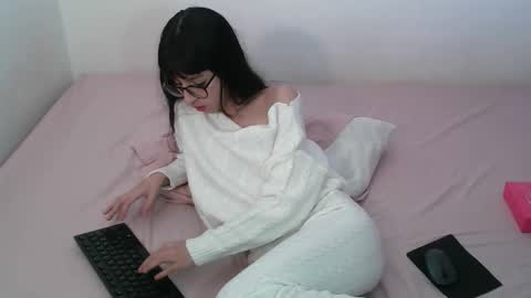   online show from 26, 10, 2025