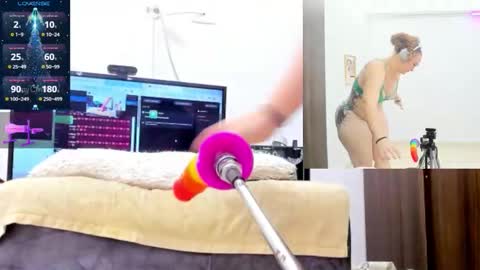 Paulina Davis  online show from 20, 12, 2025