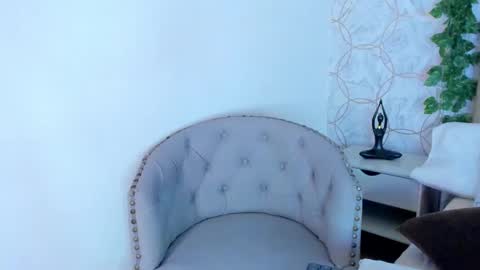 paulina lux online show from 4, 2, 2026