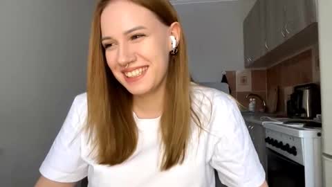 Snapshot of paulinelejune chatting on 1, 12, 2025 Sonya online show from 1, 12, 2025