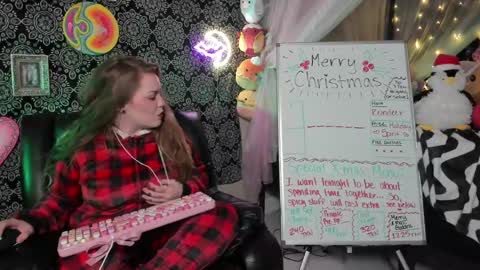 Snapshot of pawggoddess778 chatting on 26, 12, 2024 ArtsyHeartsyy online show from 26, 12, 2024