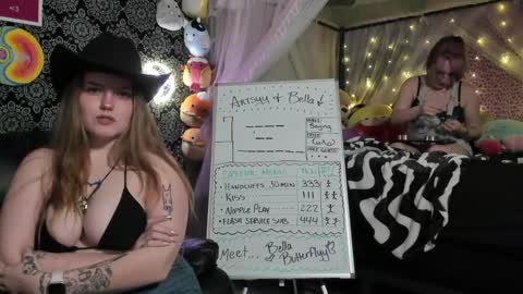 Snapshot of pawggoddess778 chatting on 2, 1, 2025 ArtsyHeartsyy online show from 2, 1, 2025