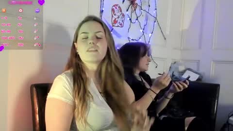 Snapshot of pawggoddess778 chatting on 21, 1, 2025 ArtsyHeartsyy online show from 21, 1, 2025