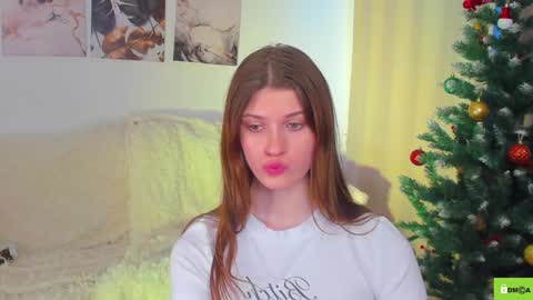 Snapshot of peach_mila chatting on 15, 12, 2024 your love online show from 15, 12, 2024