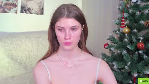 Snapshot of peach_mila chatting on 17, 12, 2024 your love online show from 17, 12, 2024