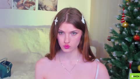 Snapshot of peach_mila chatting on 18, 12, 2024 your love online show from 18, 12, 2024