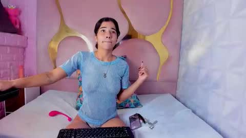 peachrougeh online show from 17, 12, 2025