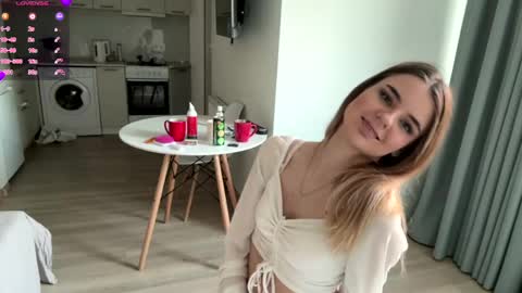 Snapshot of peachy_keens chatting on 27, 5, 2026 Peachy online show from 27, 5, 2026