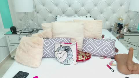 Penelope Laurent online show from 23, 1, 2025