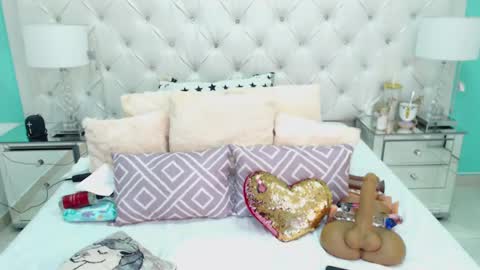 Penelope Laurent online show from 11, 9, 2025