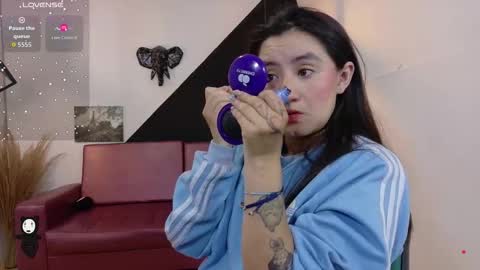   online show from 28, 10, 2025