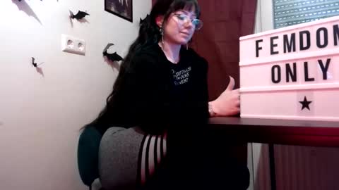 Snapshot of persephones_garden chatting on 19, 5, 2026 Persephone online show from 19, 5, 2026