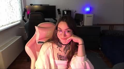 Snapshot of petal_dust_ chatting on 26, 3, 2026 petal_dust_ online show from 26, 3, 2026