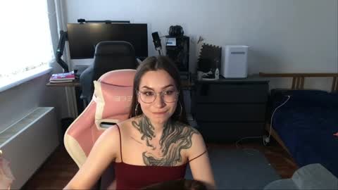 Snapshot of petal_dust_ chatting on 30, 3, 2026 petal_dust_ online show from 30, 3, 2026