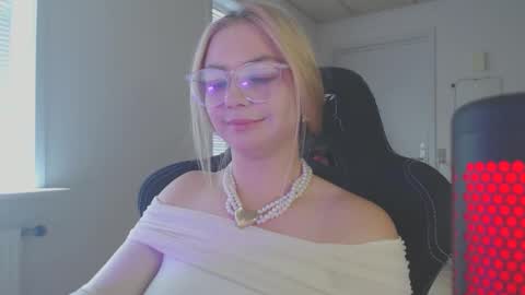 Snapshot of petalkiss chatting on 16, 9, 2025 petalkiss online show from 16, 9, 2025