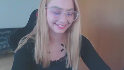 Snapshot of petalkiss chatting on 21, 9, 2025 petalkiss online show from 21, 9, 2025