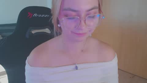 Snapshot of petalkiss chatting on 27, 9, 2025 petalkiss online show from 27, 9, 2025