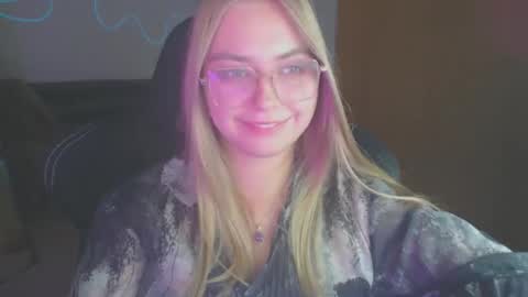 Snapshot of petalkiss chatting on 1, 10, 2025 petalkiss online show from 1, 10, 2025