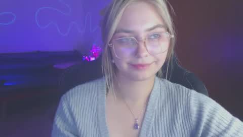Snapshot of petalkiss chatting on 3, 10, 2025 petalkiss online show from 3, 10, 2025