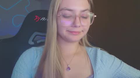 Snapshot of petalkiss chatting on 7, 10, 2025 petalkiss online show from 7, 10, 2025