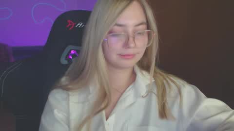 Snapshot of petalkiss chatting on 8, 10, 2025 petalkiss online show from 8, 10, 2025