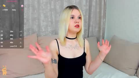 Snapshot of petalwings chatting on 5, 10, 2025 Astrid and Mia online show from 5, 10, 2025