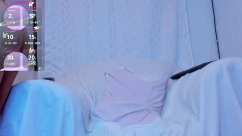 Snapshot of petite_amor chatting on 10, 1, 2025 petite_amor online show from 10, 1, 2025