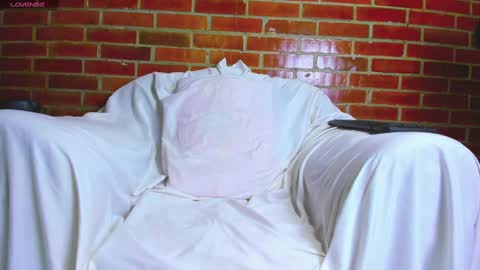 Snapshot of petite_amor chatting on 10, 2, 2025 petite_amor online show from 10, 2, 2025