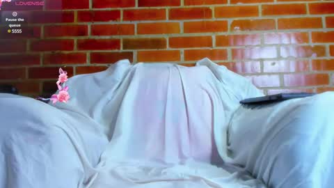 Snapshot of petite_amor chatting on 16, 2, 2025 petite_amor online show from 16, 2, 2025